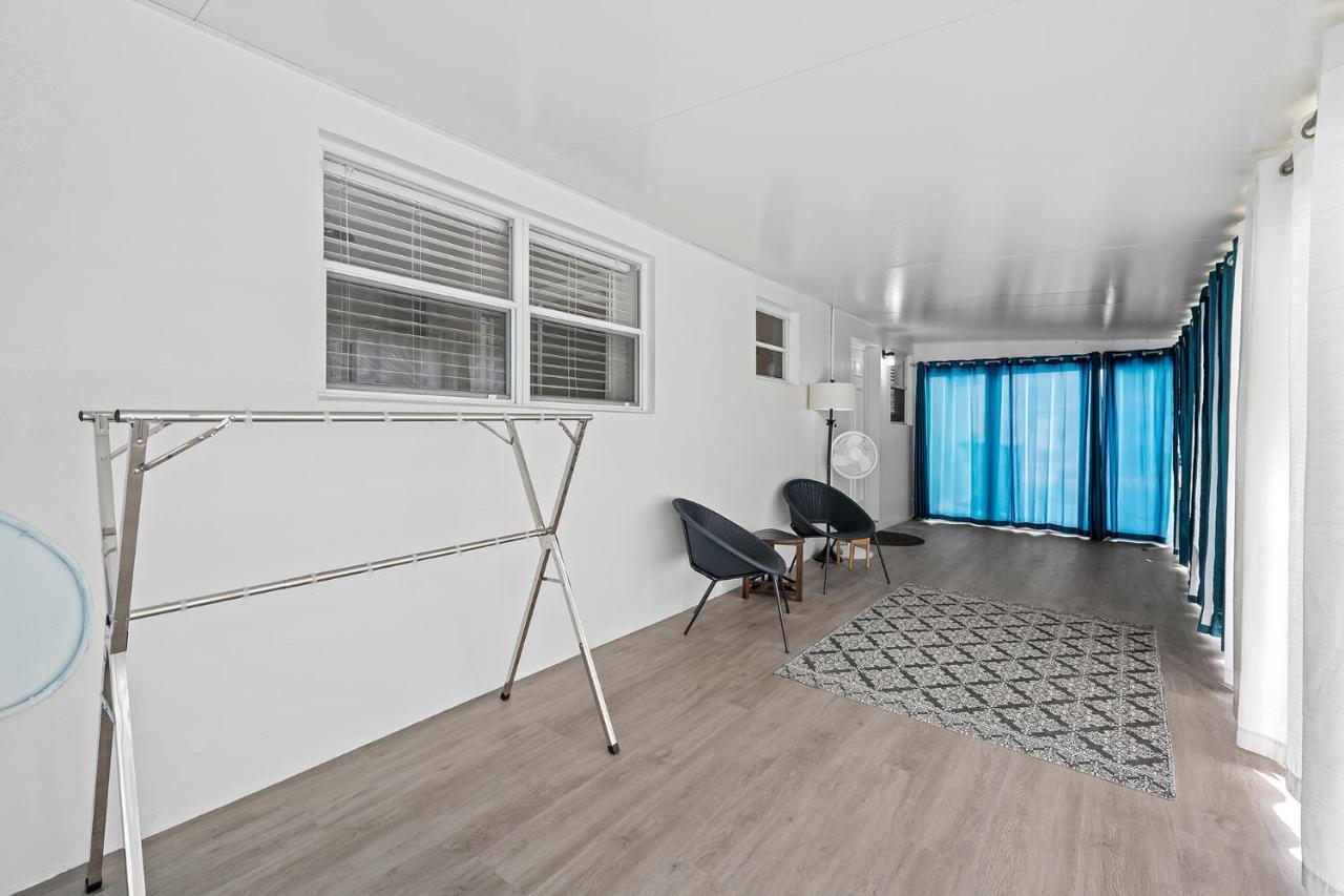 Comfy Bnb W/ King Bed + Work/Travel + Beach 8 Min ฮาลลันเดลบีช ภายนอก รูปภาพ