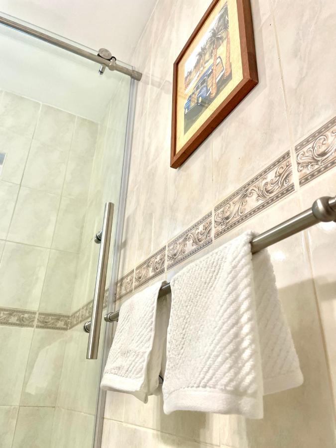 Comfy Bnb W/ King Bed + Work/Travel + Beach 8 Min ฮาลลันเดลบีช ภายนอก รูปภาพ